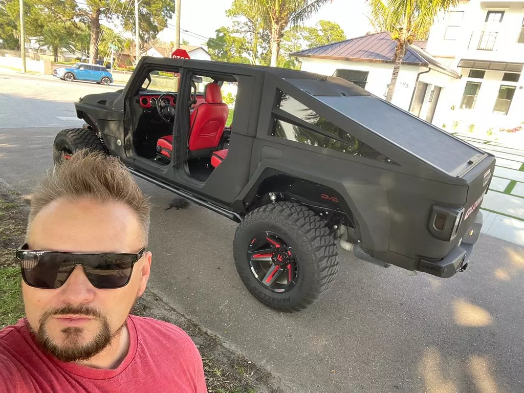 Gwiazdor disco polo Valdi stworzył własną bestię za ponad 600 tysięcy złotych! To wyjątkowy samochód!
